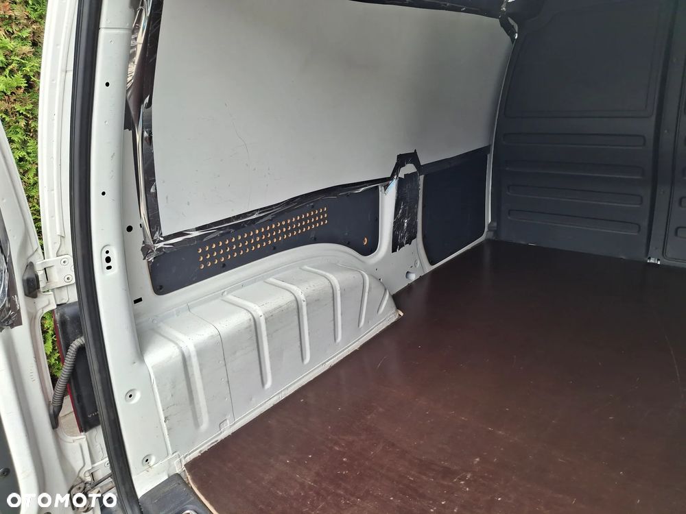 Volkswagen Caddy - 31