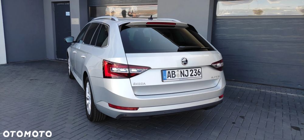 Skoda Superb 2.0 TDI DSG Ambition - 38