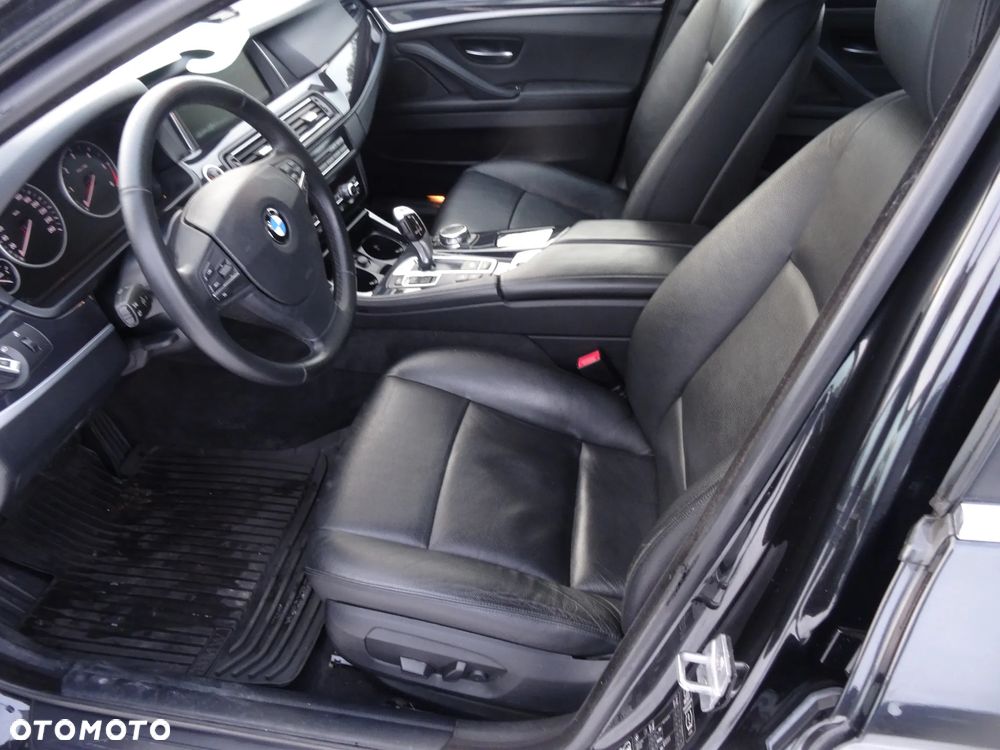 BMW Seria 5 525d xDrive Sport-Aut - 12