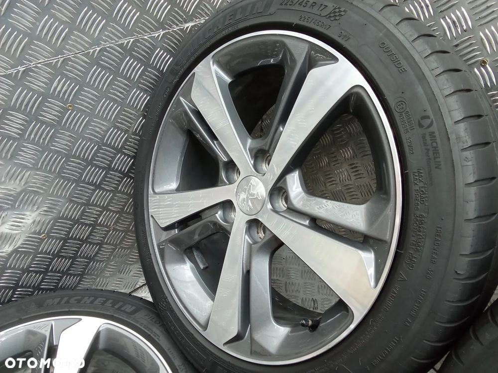 Koła Peugeot 308 508 Partner 7,5Jx17 et44 5x108 - 9