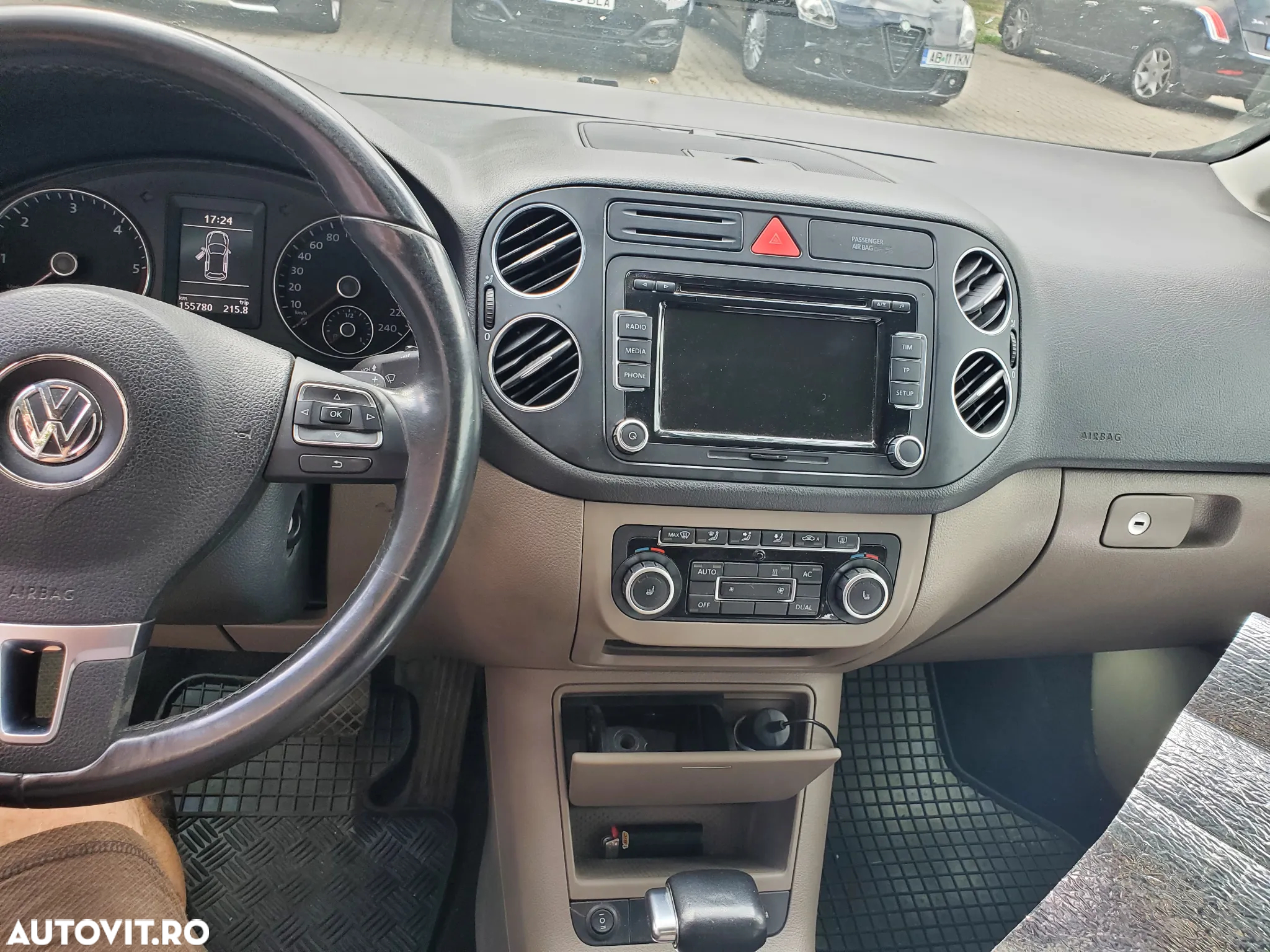 Volkswagen Golf Plus 1.6 TDI DPF Comfortline DSG - 5