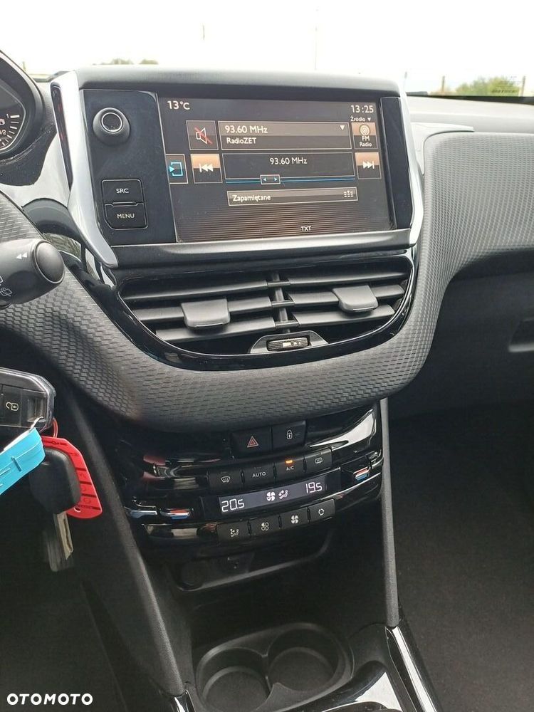 Peugeot 2008 1.2 Pure Tech Allure S&S - 12