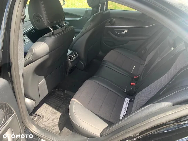 Mercedes-Benz Klasa E 220 d 4-Matic 9G-TRONIC - 8