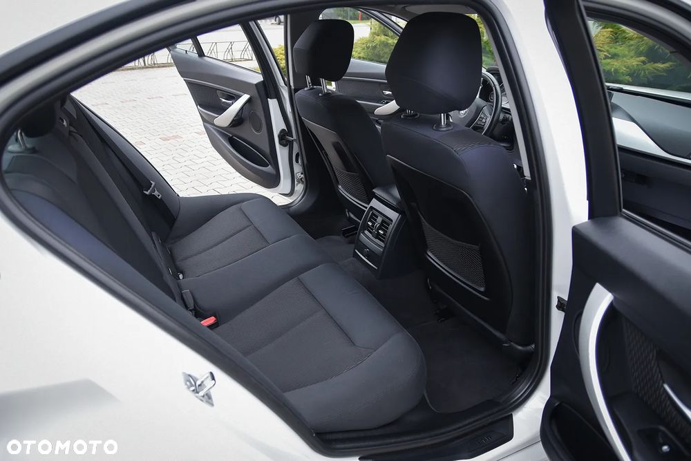 BMW Seria 3 318d - 35