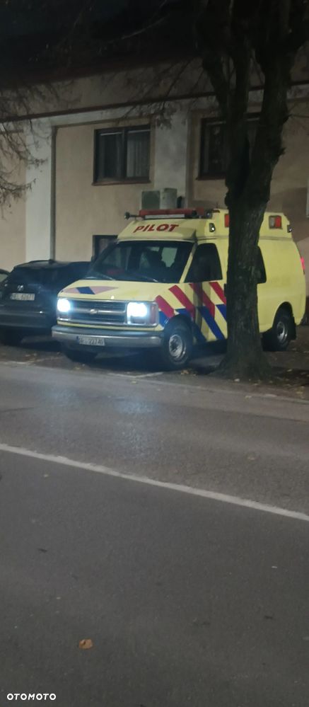 Chevrolet Express - 11