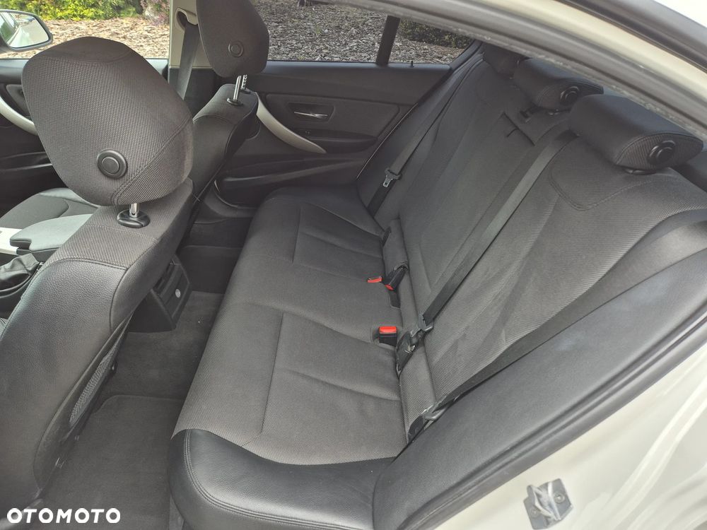 BMW Seria 3 318d Advantage - 12