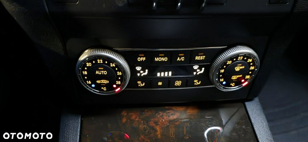 Mercedes-Benz GLK - 24