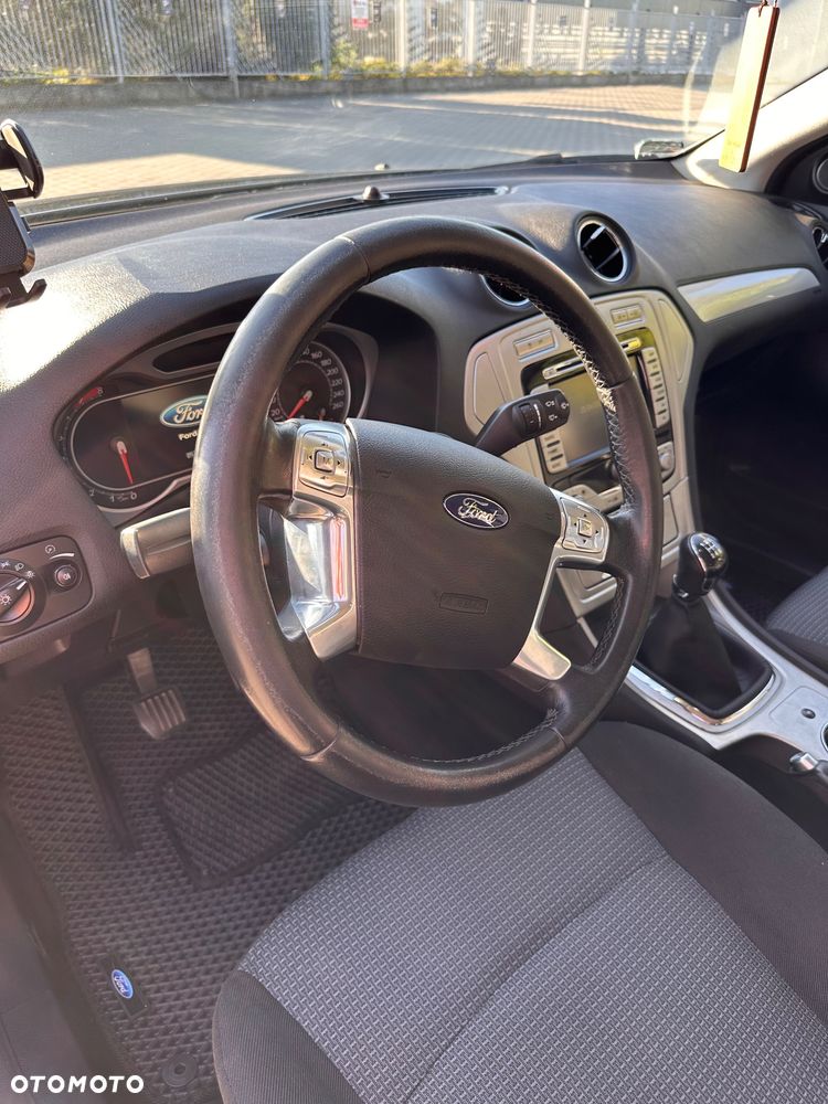 Ford Mondeo 2.0 Gold X - 26