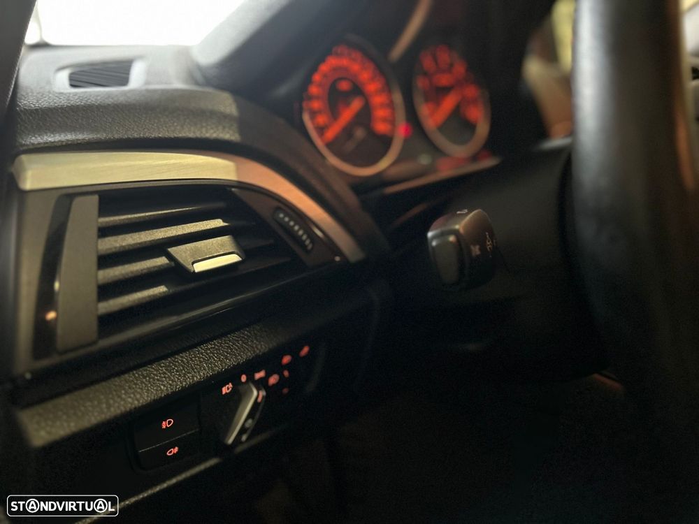 BMW 118 dA Line Sport - 23