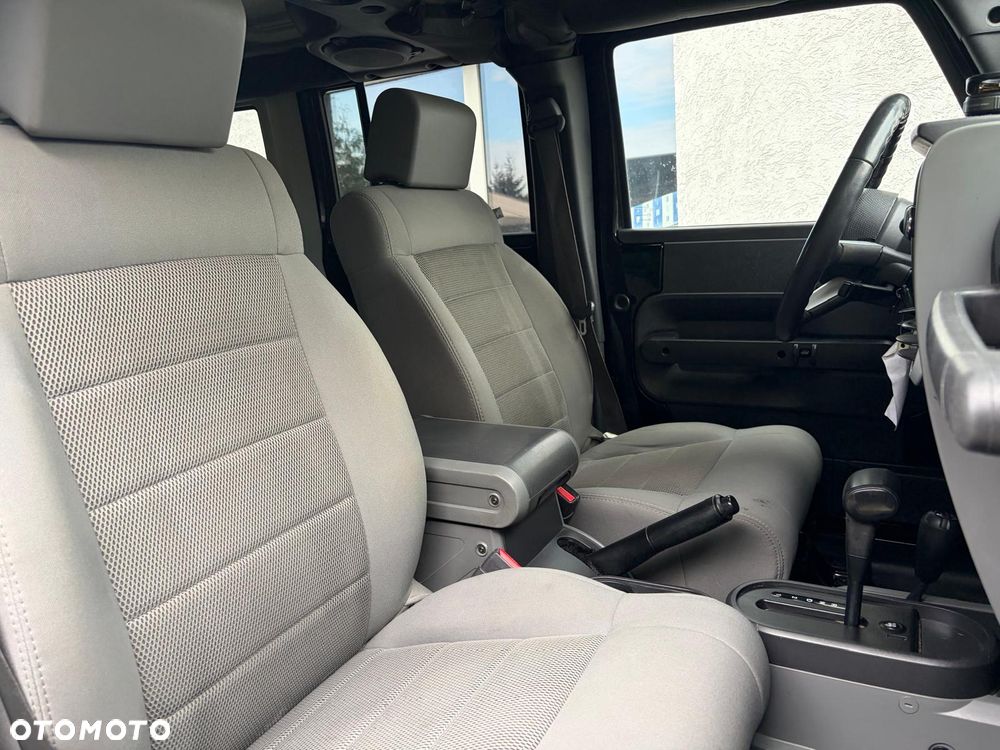 Jeep Wrangler - 25