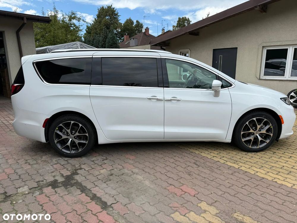 Chrysler Pacifica - 2