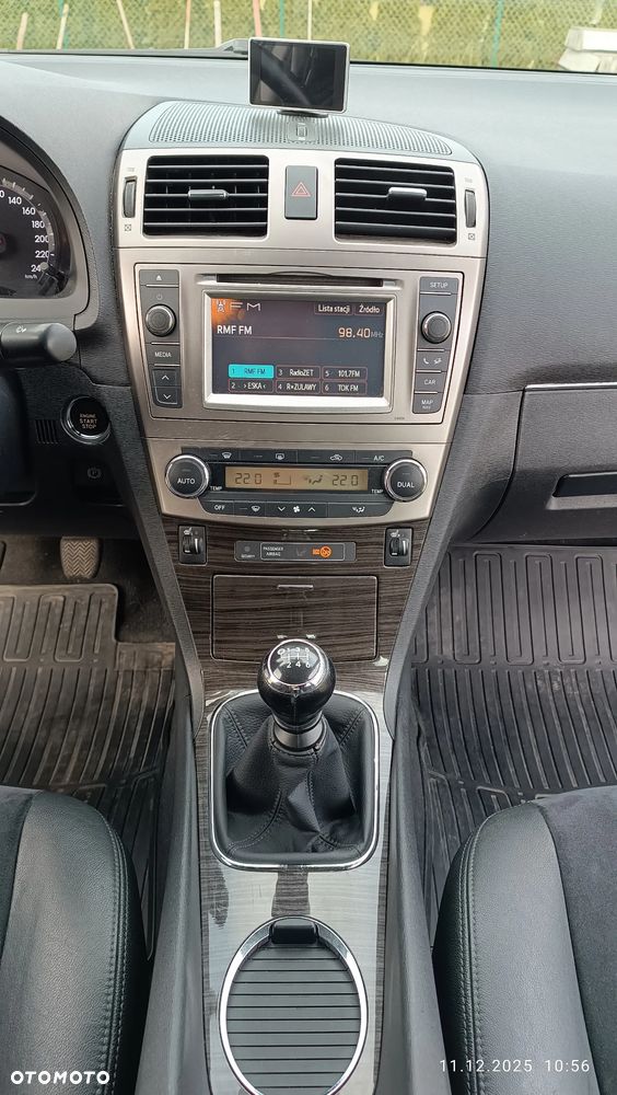 Toyota Avensis 1.8 Premium - 21