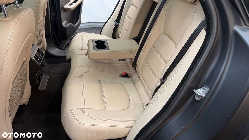 Jaguar F-Pace - 31