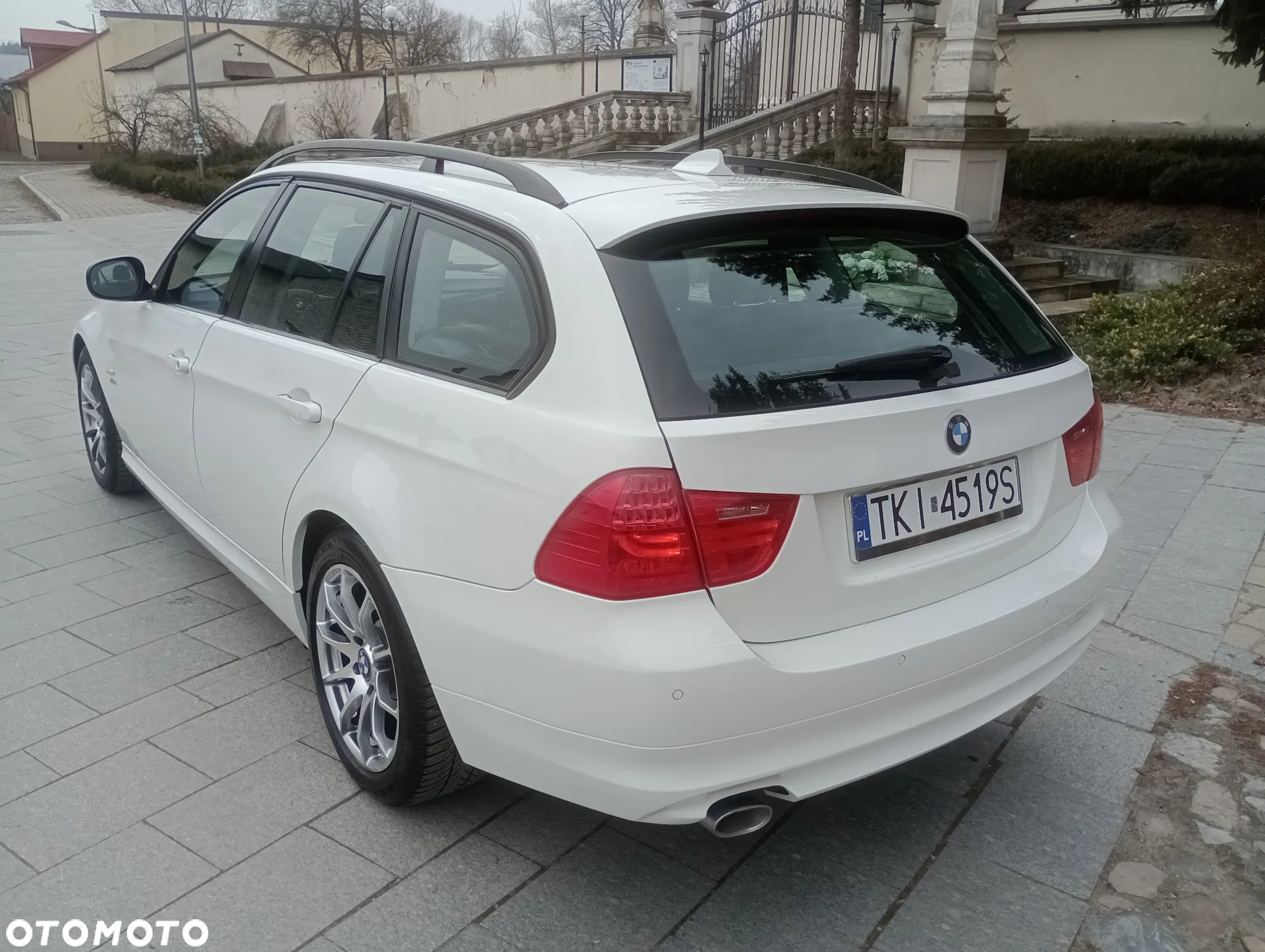 BMW Seria 3 320d xDrive DPF Touring - 2