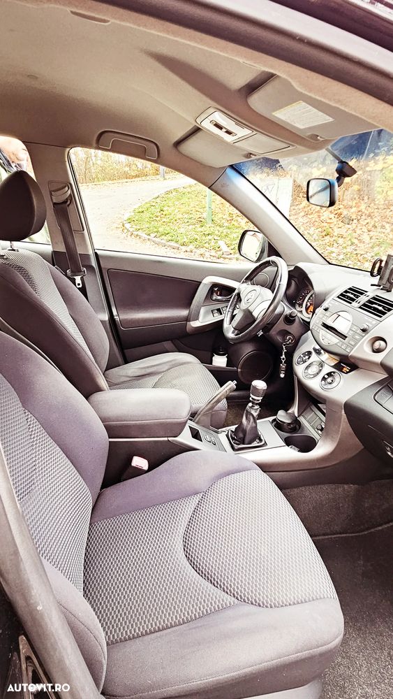 Toyota RAV4 2.2 D-4D 4x4 - 12