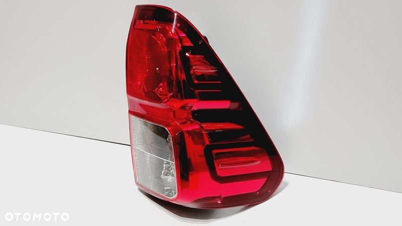 LAMPA TYŁ PRAWA TOYOTA HILUX VIII EUROPA - 2