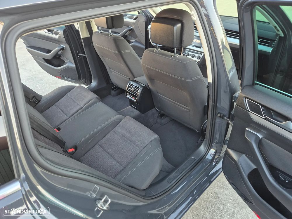 VW Passat Variant 2.0 TDI Confortline - 43
