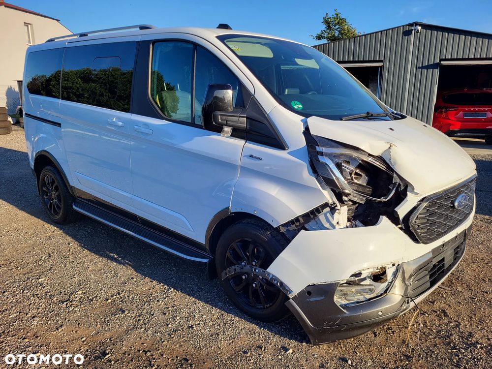 Ford Tourneo Custom - 2