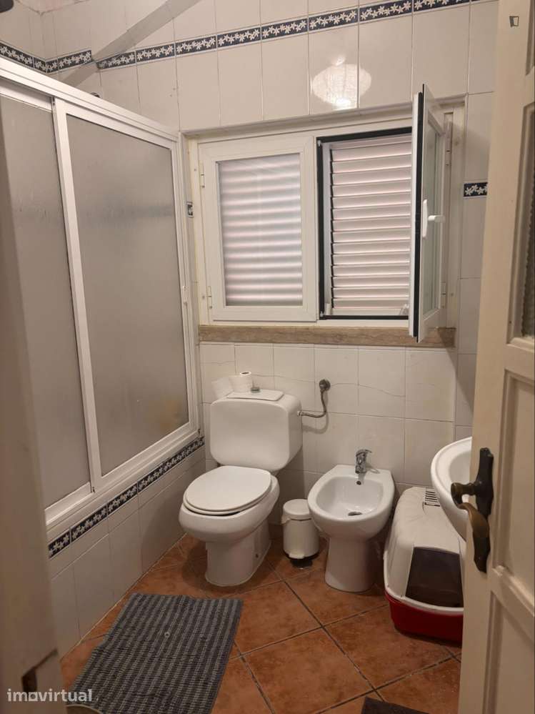 Quarto - localizado em Linda-a-Velha Lisbon - Grande imagem: 3/8