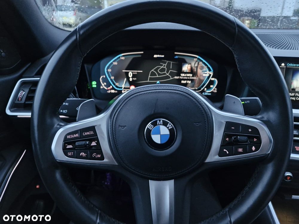 BMW Seria 3 330e M Sport - 15