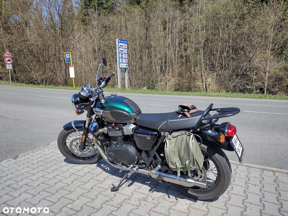 Triumph Bonneville - 12