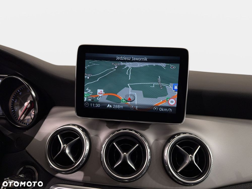 Mercedes-Benz GLA - 24