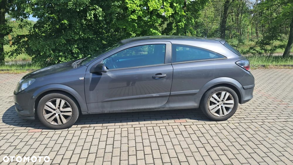 Opel Astra III GTC 1.7 CDTI Cosmo - 3