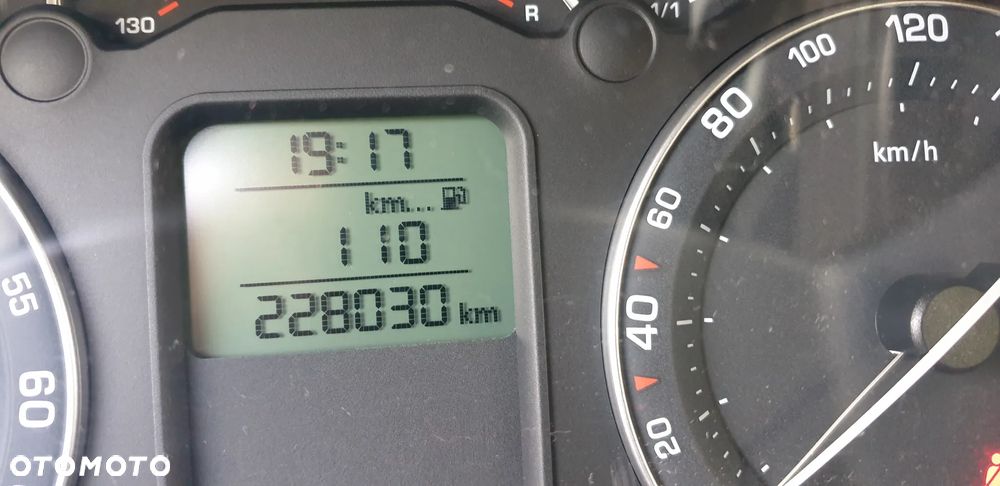 Skoda Octavia 1.6 Ambiente - 11