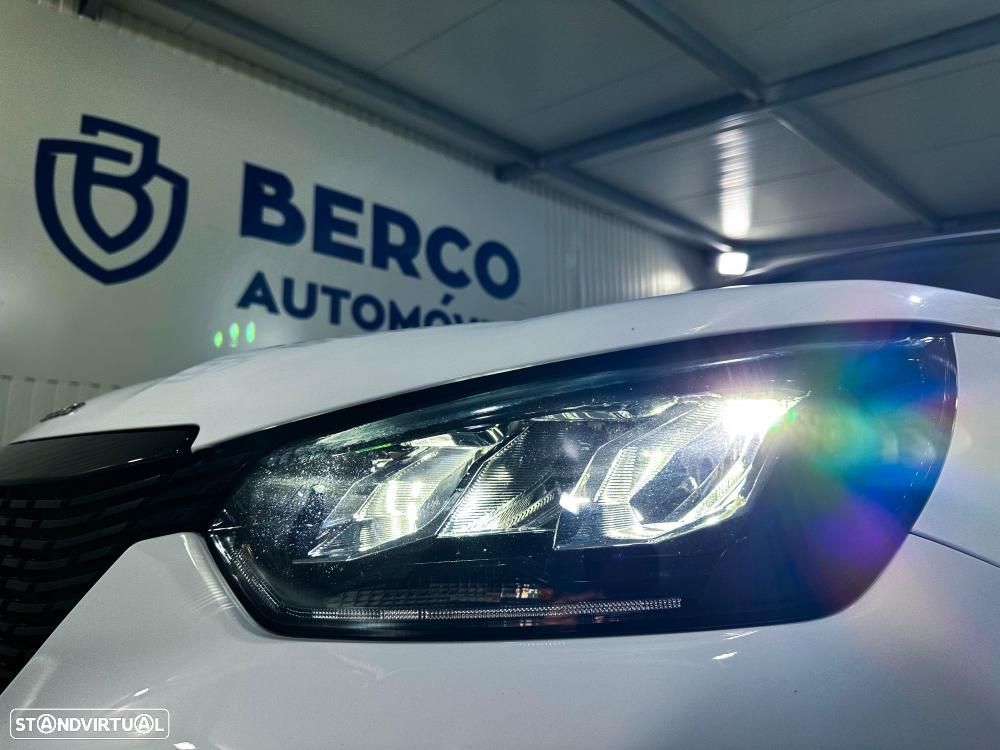Peugeot 2008 1.2 PureTech Allure EAT8 - 13