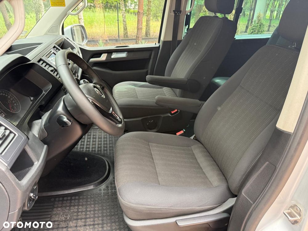 Volkswagen Caravelle - 10