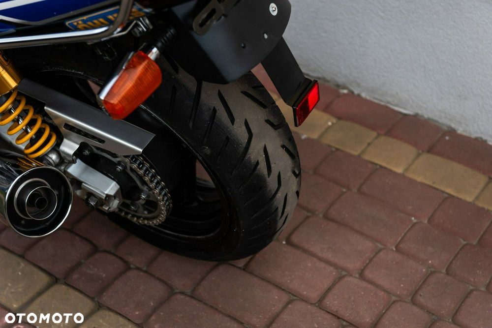 Yamaha XJR - 10