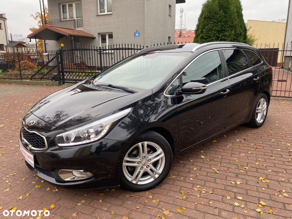 Kia Ceed 1.6 GDI Dream Team Edition - 16