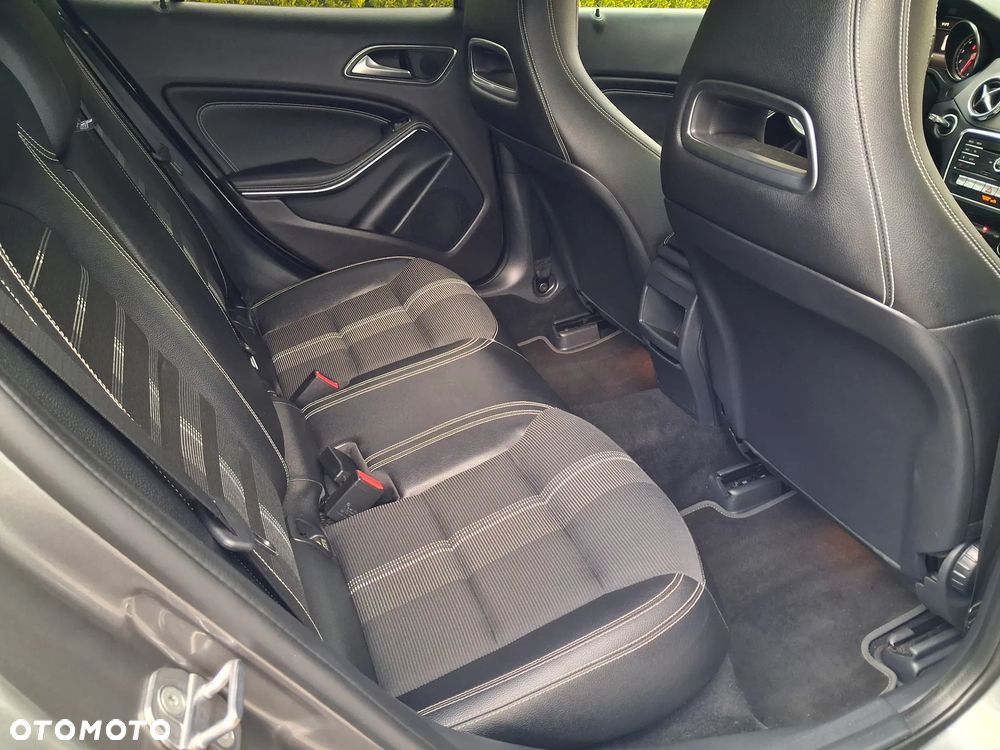 Mercedes-Benz GLA 180 AMG Line - 18