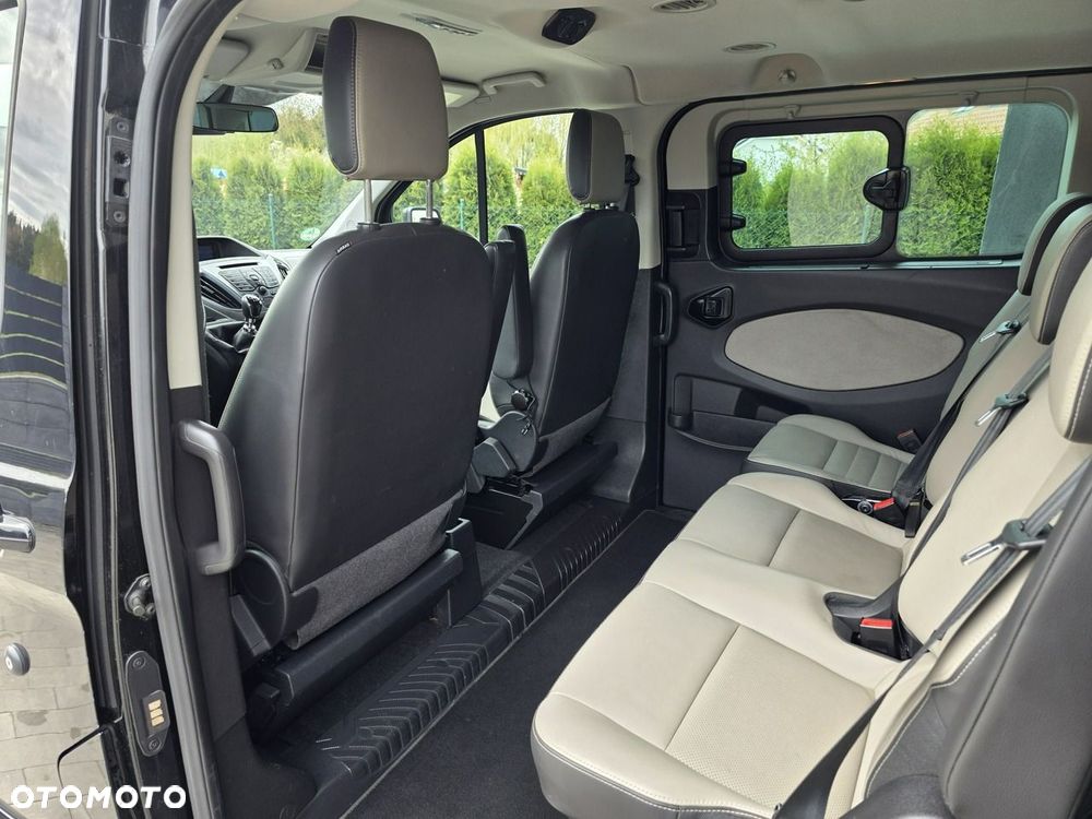 Ford Tourneo Custom - 24
