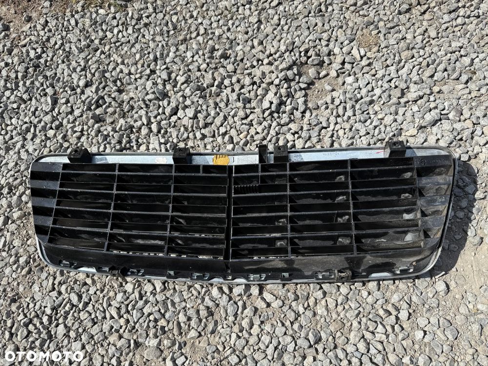 Atrapa zderzaka grill Mercedes CLK A208 W208 771500002 2088800085 przód OE - 2