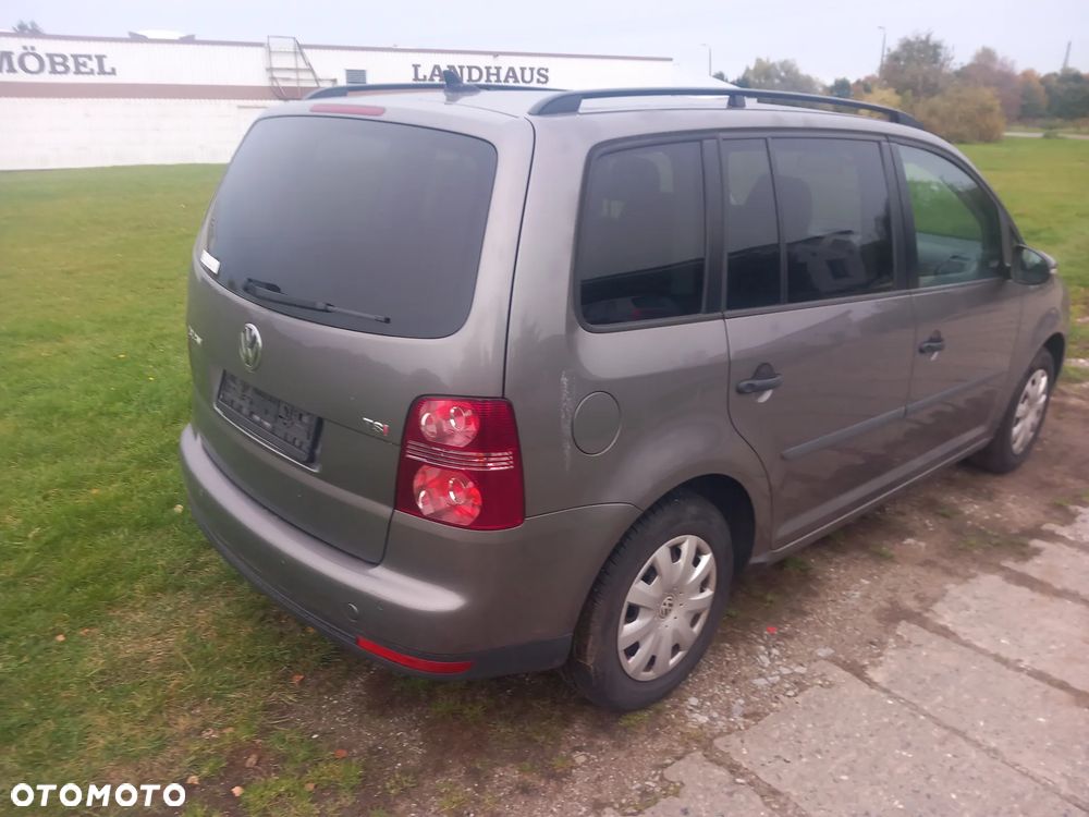Volkswagen Touran 2010 photo 4