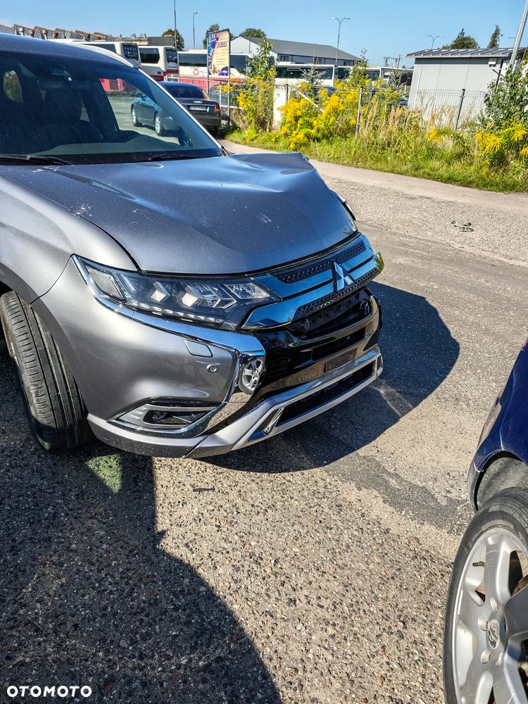 Mitsubishi Outlander 2.4 4WD Diamant+ - 7