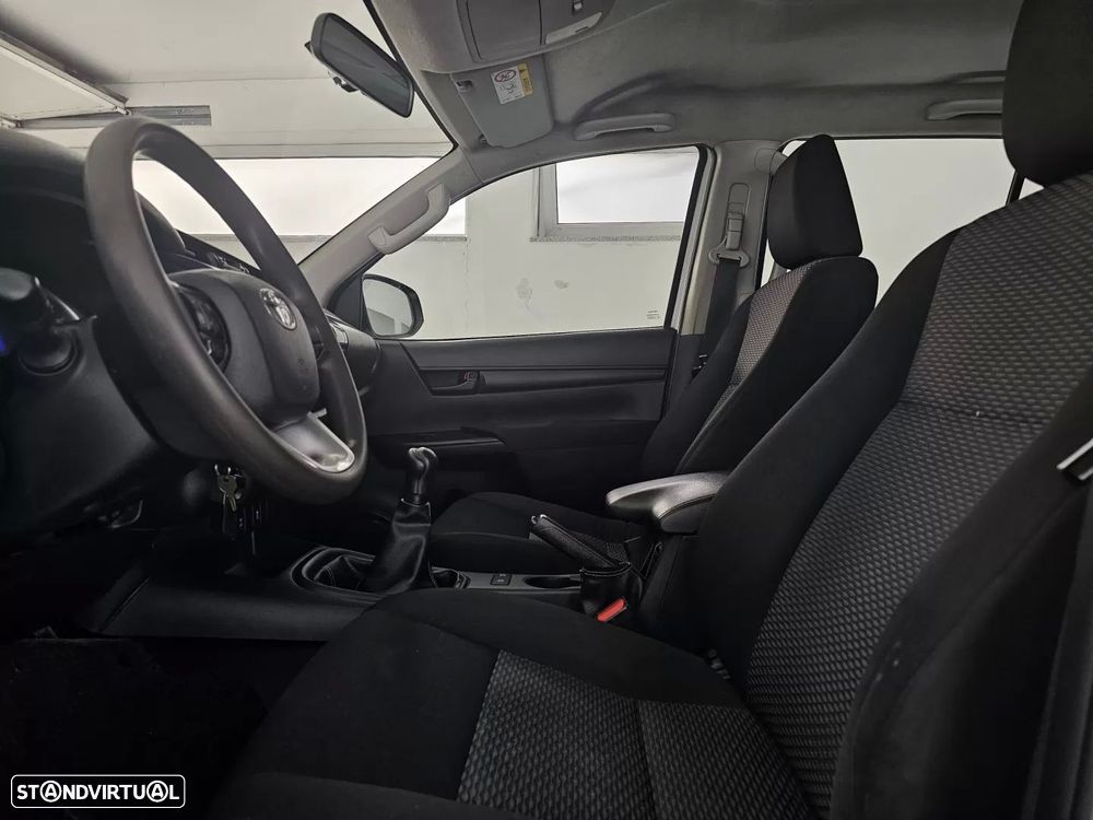 Toyota Hilux 2.4 D-4D 4WD CD CM - 12