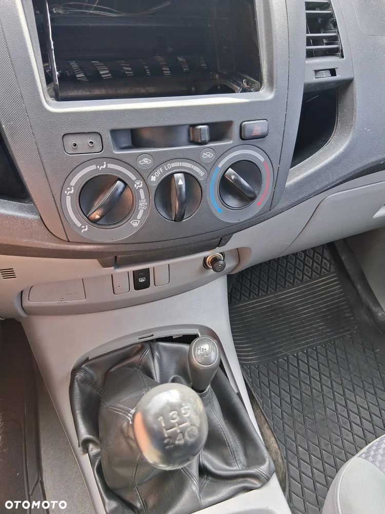Toyota Hilux 2.5 D-4D DLX - 9