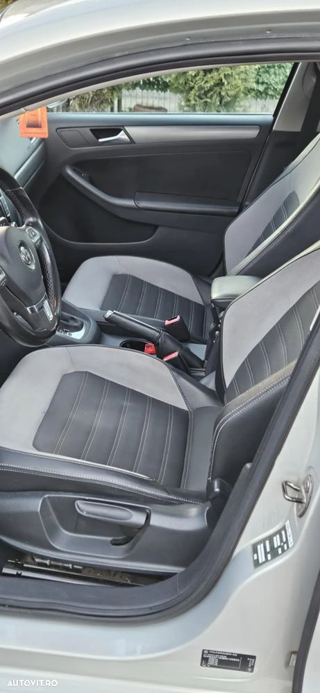 Volkswagen Jetta 1.6 TDI DPF Comfortline DSG - 2