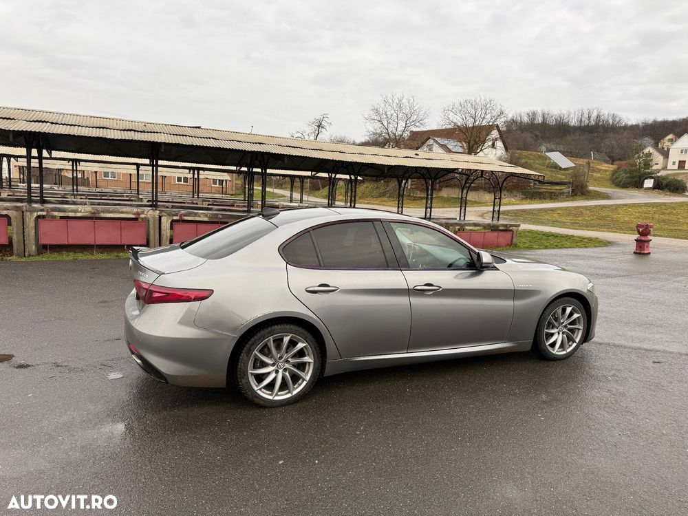 Alfa Romeo Giulia 2.2 AT8-Q4 Veloce - 6