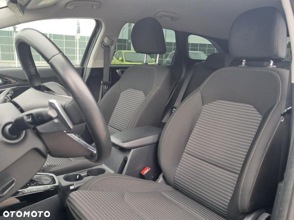 Kia Ceed - 11
