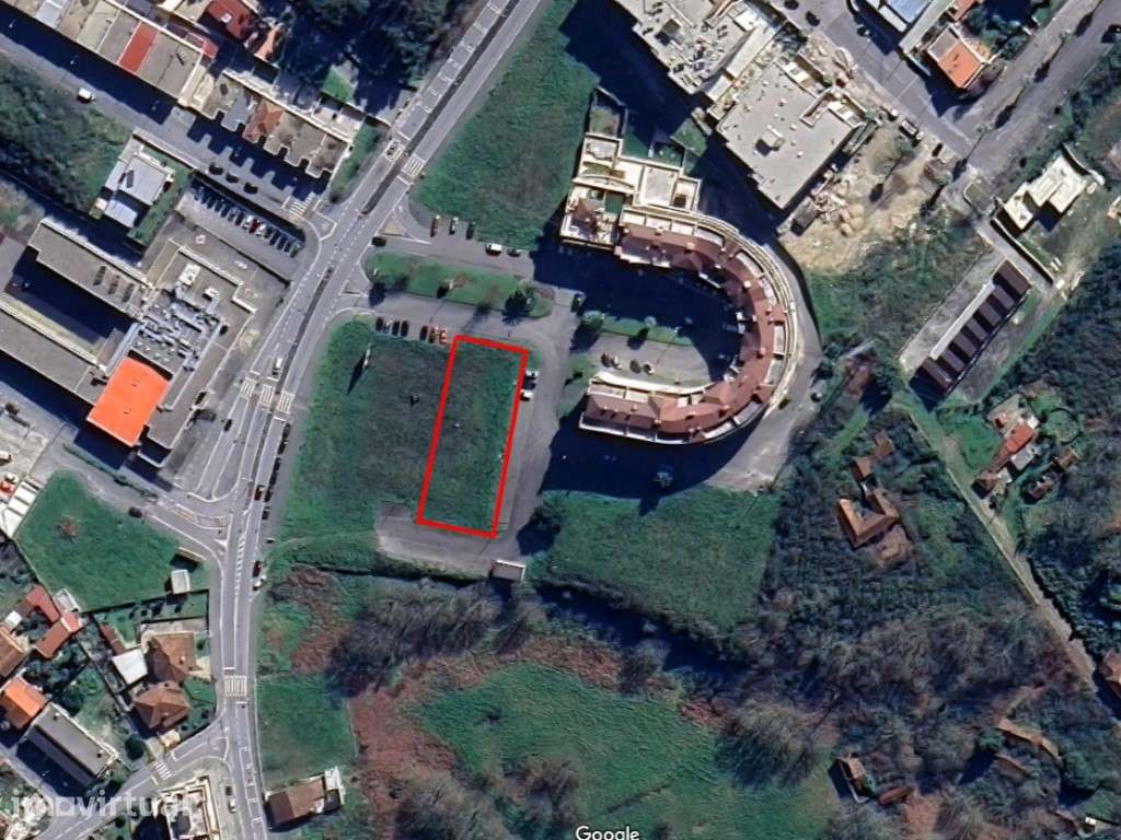 Terreno para habitação e comércio - Grande imagem: 2/9