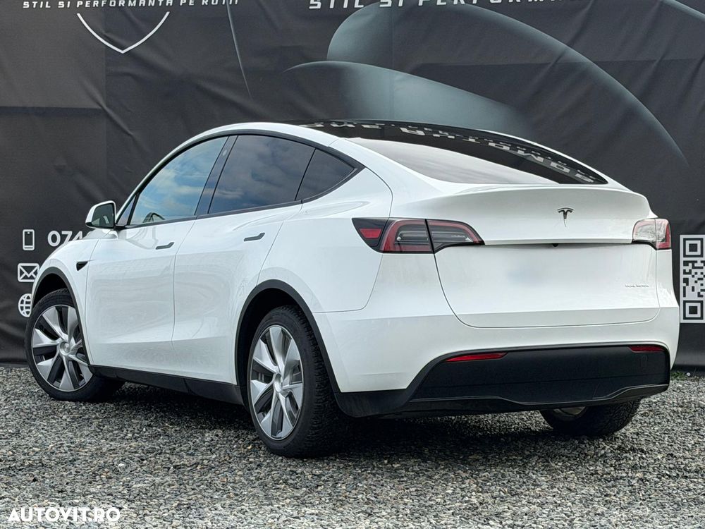 Tesla Model Y - 2