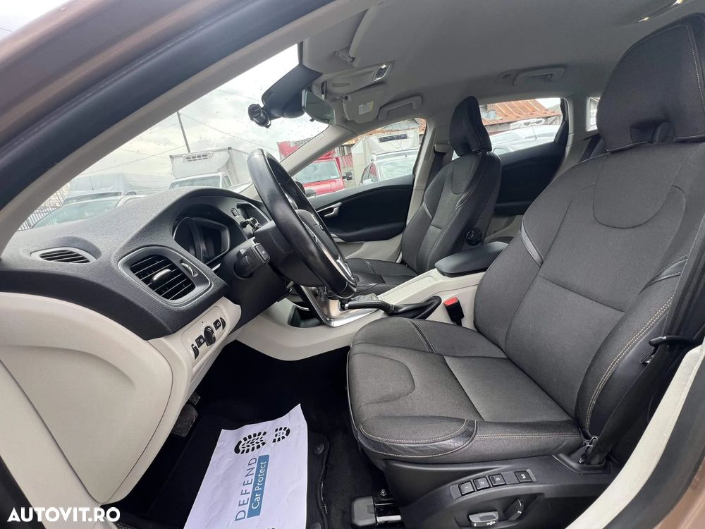 Volvo V40 D4 Geartronic Momentum - 17