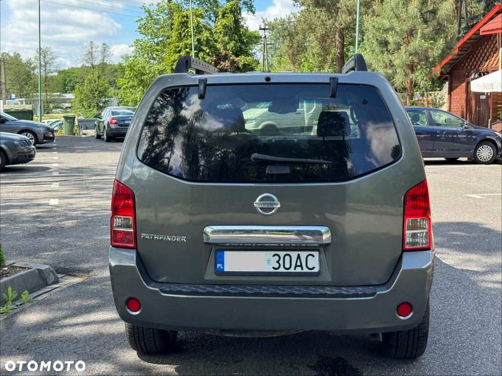 Nissan Pathfinder 2.5 D XE - 8