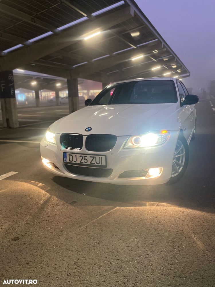 BMW Seria 3 318i Touring - 2