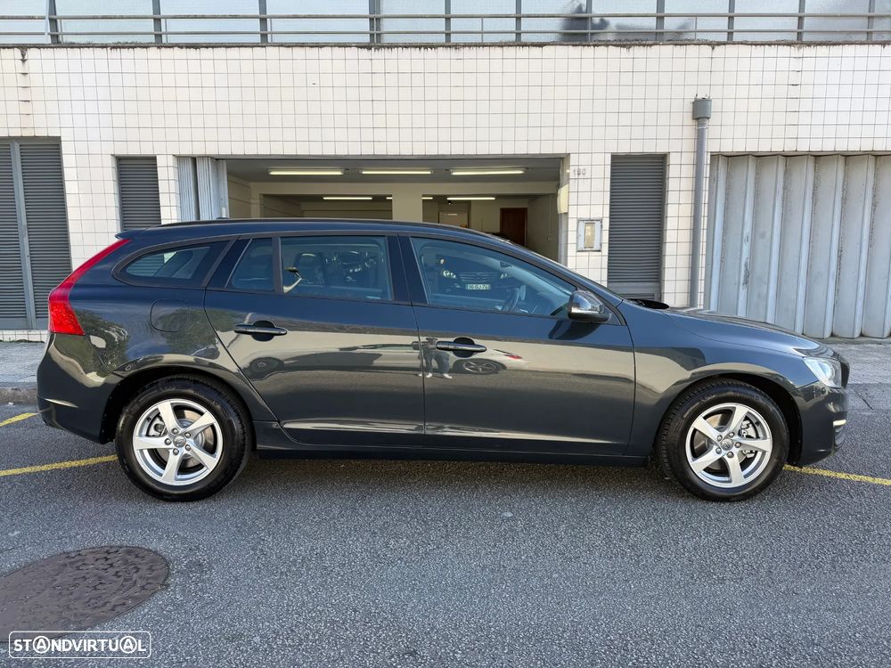 Volvo V60 2.0 D4 Momentum Eco - 44