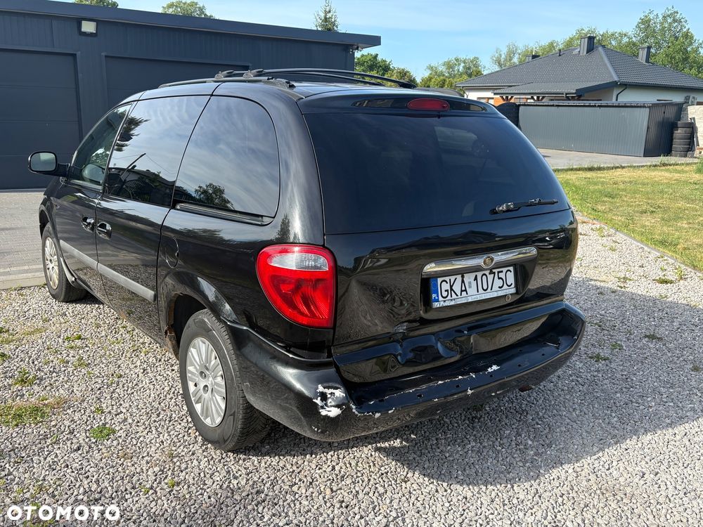 Chrysler Town & Country - 3