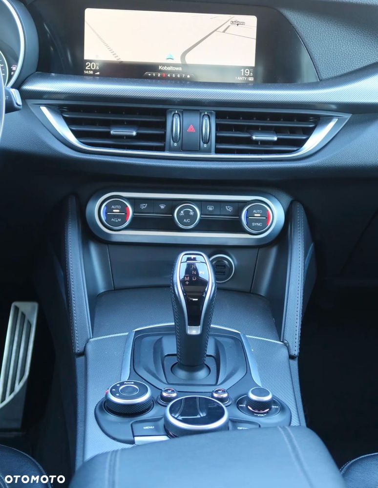 Alfa Romeo Stelvio 2.0 Turbo 16V AT8-Q4 Ti - 10